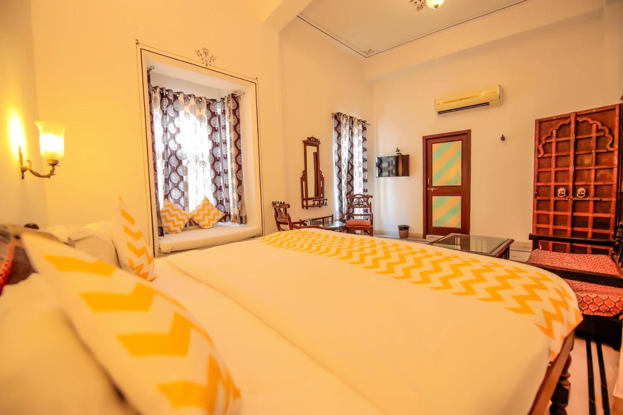 Hotel Devraj Niwas On Lake Pichola Udaipur Exterior foto
